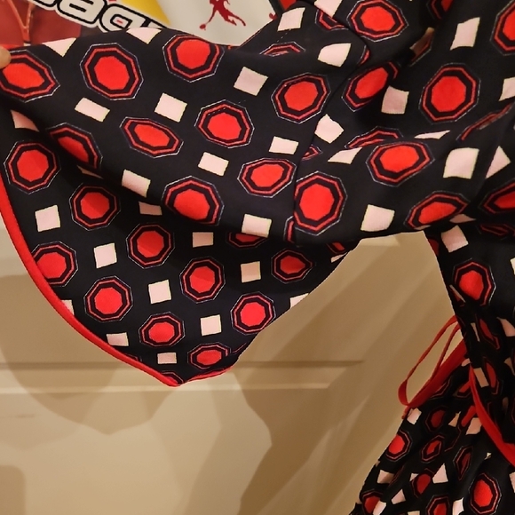 Diane Von Furstenberg Red and Black Geometric Wrap Dress - Picture 5 of 7